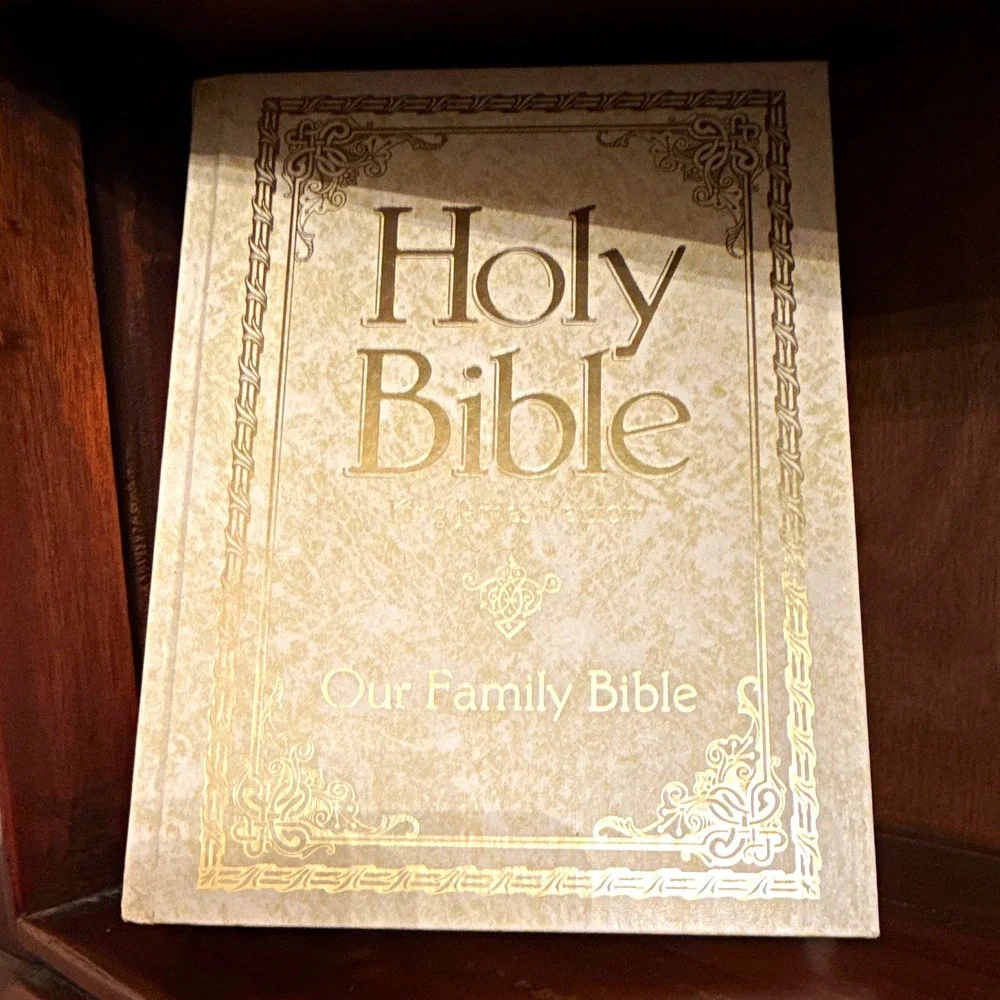 Holy Bible Our Family Bible KJV Red Letter Dictionary Concordance HC 702WM